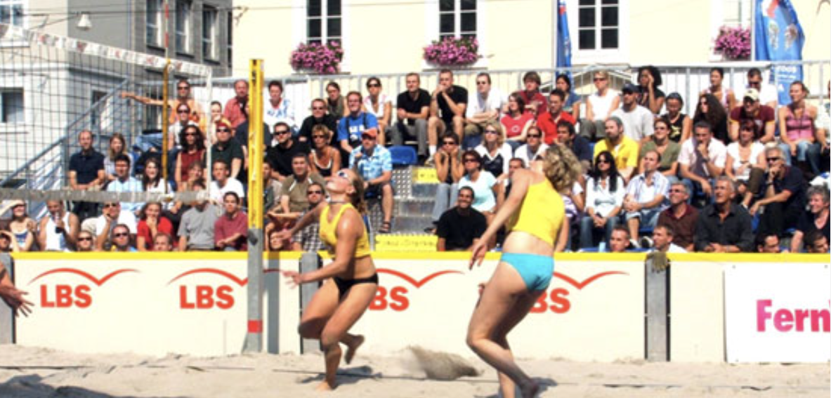 Referenz: Beachvolleyball-Turnier mit Sitztribüne